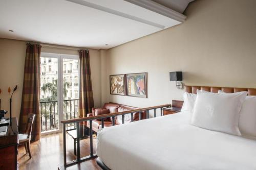Hotel Villa Real, a member of Preferred Hotels & Resorts tesisinde bir odada yatak veya yataklar