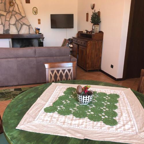 a living room with a couch and a table at Rifugio del Cavaliere in Ateleta