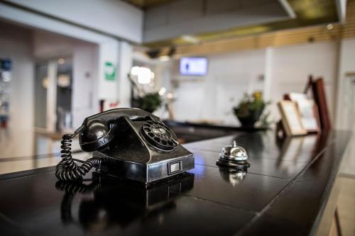 a phone sitting on top of a table at Hotel Statt Söderhamn by First Hotels in Söderhamn