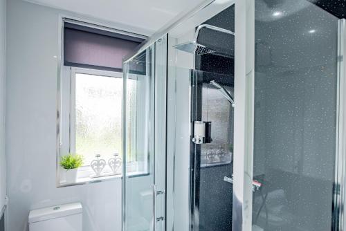 Ένα μπάνιο στο Stirling Mercury Apartment - Scotland Holiday Let