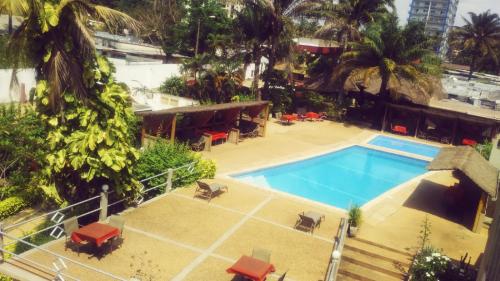 Bazén v ubytování Hotel Le Marly nebo v jeho okolí