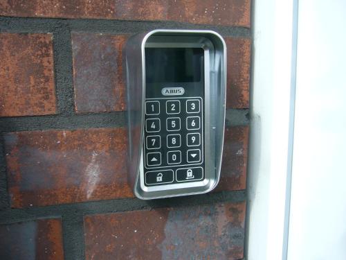 a cell phone is attached to a brick wall at Ferienhaus Nr 6 am Quendorfer See in Schüttorf