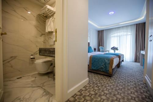 Kylpyhuone majoituspaikassa Dodo Hotel Spa Old City