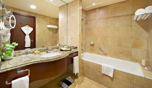 Koupelna v ubytování Danat Jebel Dhanna Resort