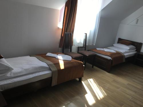 a hotel room with two beds and a window at Europa in Rakhiv