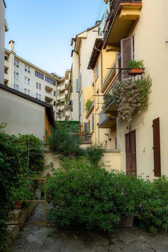 Secret garden in the heart of Isola