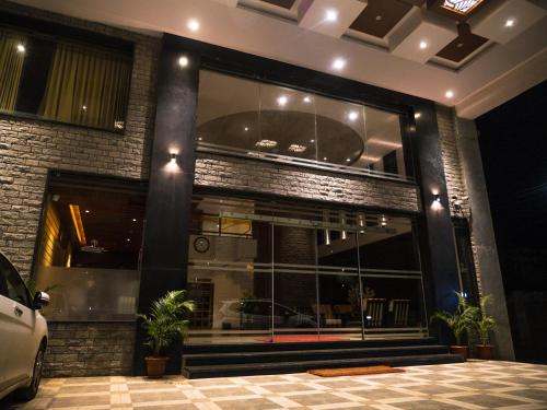 a store front with a large glass window at Hotel Mary Land Velankanni in Velānganni