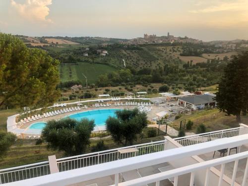 Výhľad na bazén v ubytovaní Casablanca Hotel alebo v jeho blízkosti