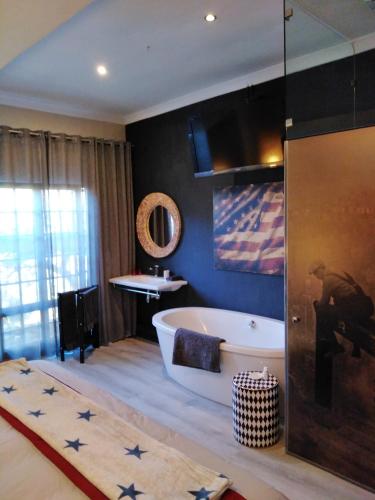 Ein Bett oder Betten in einem Zimmer der Unterkunft Bramasole Boutique Hotel