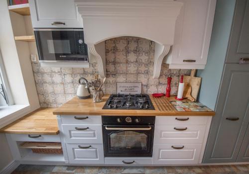 A kitchen or kitchenette at Rooms in a luxury gorgeous newly refurbished apartment - historic centre