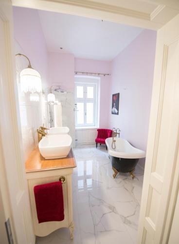 A bathroom at Rooms in a luxury gorgeous newly refurbished apartment - historic centre