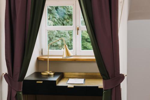 a window with a desk in front of it with a windowisel at Gutshof Sagmühle in Bad Griesbach
