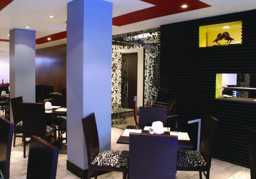 โทรทัศน์และ/หรือระบบความบันเทิงของ Hotel Regente