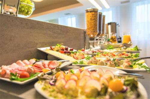 Makanan di atau berdekatan hotel