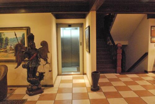 a hallway with a statue of an angel in a house at Hotel Pousada do Arcanjo in Ouro Preto