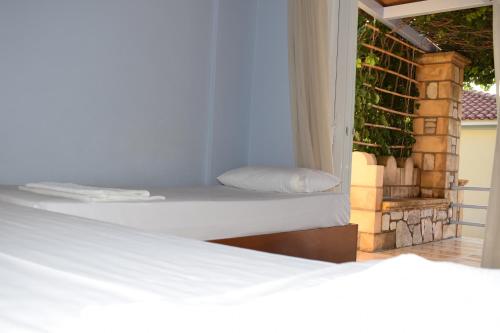 Gallery image of Alexandros Apartments , Beachfront Retreat near Petalidi with Private Sunbeds & Sea View in Kalamaki Messinia