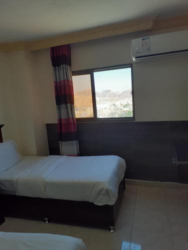 Llit o llits en una habitació de Petra Visitors Apartments