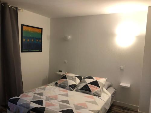 Ένα ή περισσότερα κρεβάτια σε δωμάτιο στο Relais d’Arbigny