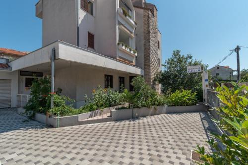 Το κτήριο όπου στεγάζεται  το διαμέρισμα