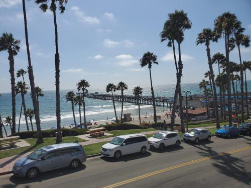 a group of cars parked on a street near the beach at Sea Horse Resort in San Clemente