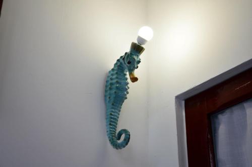 a blue seahorse on the side of a wall at Appartamento in palazzina storica / Oberdan Suites in Alberobello