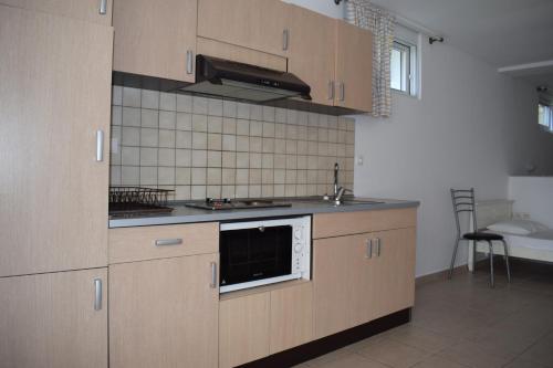 Gallery image of Alexandros Apartments , Beachfront Retreat near Petalidi with Private Sunbeds & Sea View in Kalamaki Messinia