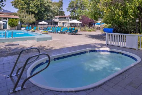 a large pool with a metal rail around it at Best Western Corte Madera Inn in Corte Madera