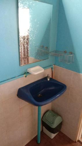 a bathroom with a blue sink and a mirror at TA YAI HOMESTAY (ตา ยาย โฮมสเตย์) in Ko Kood