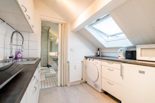 a kitchen with a skylight and a sink at Centerapartments Tonhallenstraße in Düsseldorf