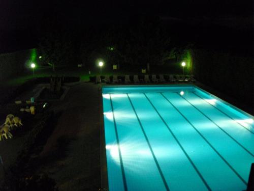 Výhled na bazén z ubytování Hotel Sporting nebo okolí