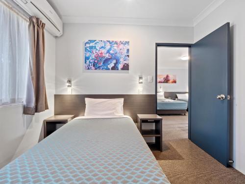 Katil atau katil-katil dalam bilik di Grafton Central Motel