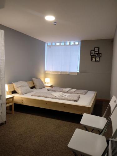 Postel nebo postele na pokoji v ubytování HoBar Hostel