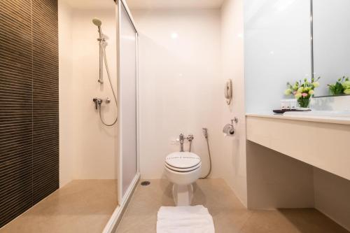 Ένα μπάνιο στο Zenith Sukhumvit Hotel