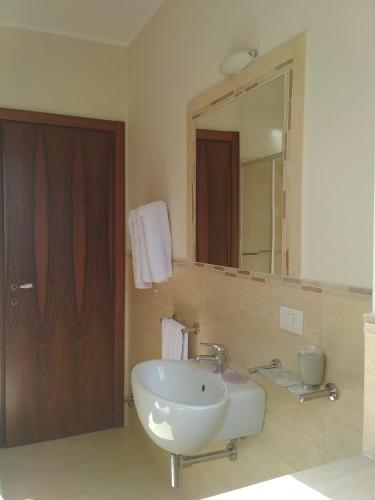 a bathroom with a sink and a mirror at B&B Monticelli in Gubbio