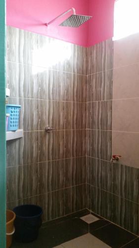 Kamar mandi di Seri Pengkalan Homestay