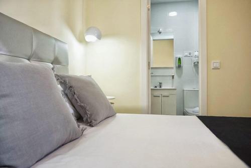 Llit o llits en una habitació de Good Stay Rooms