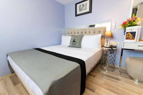 Una cama o camas en una habitación de Primero Hotel