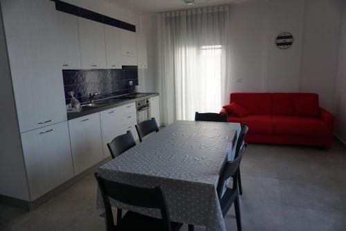 Dapur atau dapur kecil di Albachiara Residence