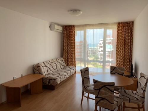 Area tempat duduk di Kalina Private Apartments in Marina View Fort Beach, Sveti Vlas