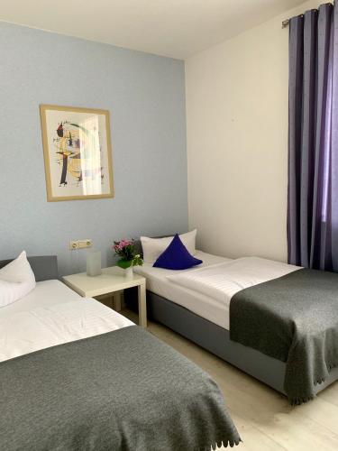 Postel nebo postele na pokoji v ubytování Art Hotel Köln