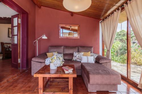a living room with a couch and a table at Rúbel in Villa de Mazo