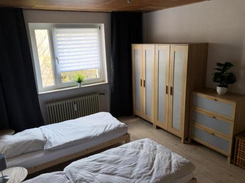 a bedroom with two beds and a window at Gemütliche Ferienwohnung mit Smart-TV in Kerpen