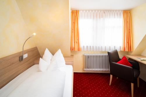 Postel nebo postele na pokoji v ubytování Hotel & Restaurant Post