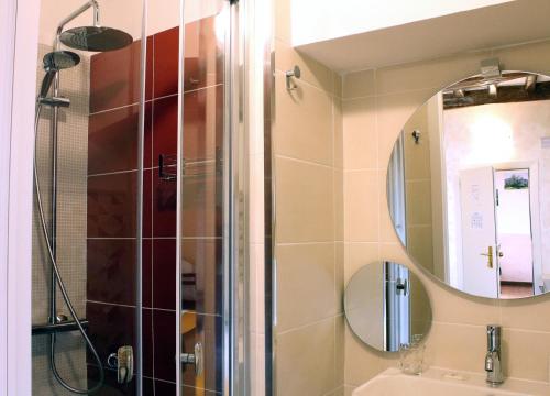 a bathroom with a shower and a mirror at Primavera Mini Hotel in Perugia