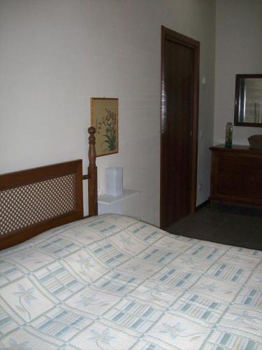 a bedroom with a large bed in a room at La Bottega Del Falegname in Vanzaghello