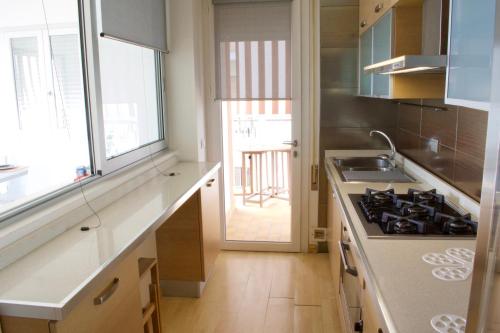 A kitchen or kitchenette at App4rent Augustus Sea View - Family House - wifi&parking - 3 rooms
