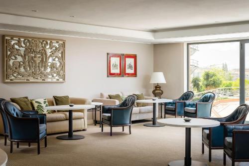 a waiting room with couches and tables at Hotel D. Luis - Elvas in Elvas