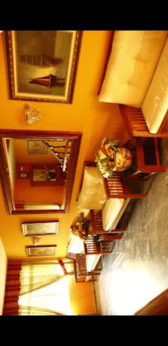 Ruang duduk di HOTEL OS PAZOS familiar