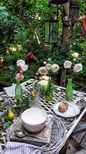 Ein Garten an der Unterkunft B&B CUCUTÍ