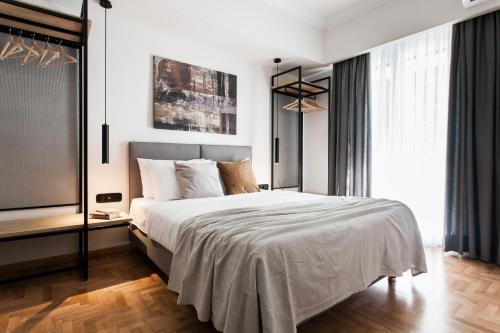 Modern Minimalist 3BD Apartment in Hilton District by UPSTREET